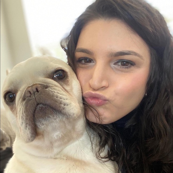 Meet your Posher, Cindy 👋🏻 - Picture 3 of 9